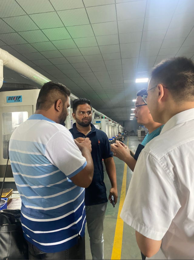 热烈接待外洋客户来我司旅行考察_奇发28pc